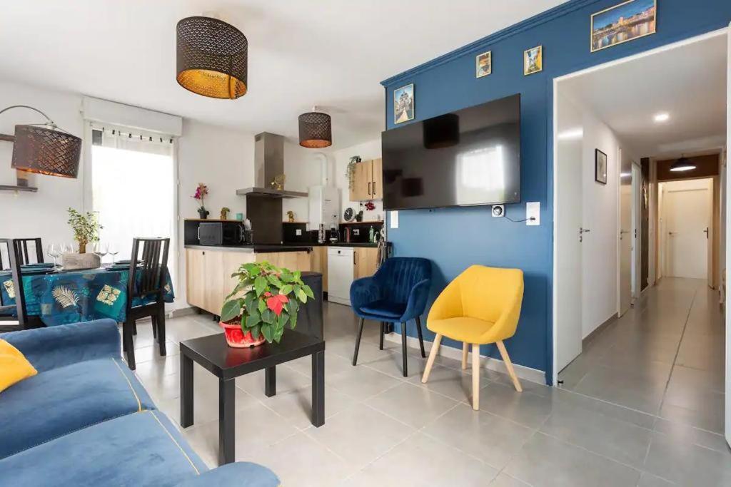 Apartment Avec 3 Au Pied Du Tram Avec Internet ! *