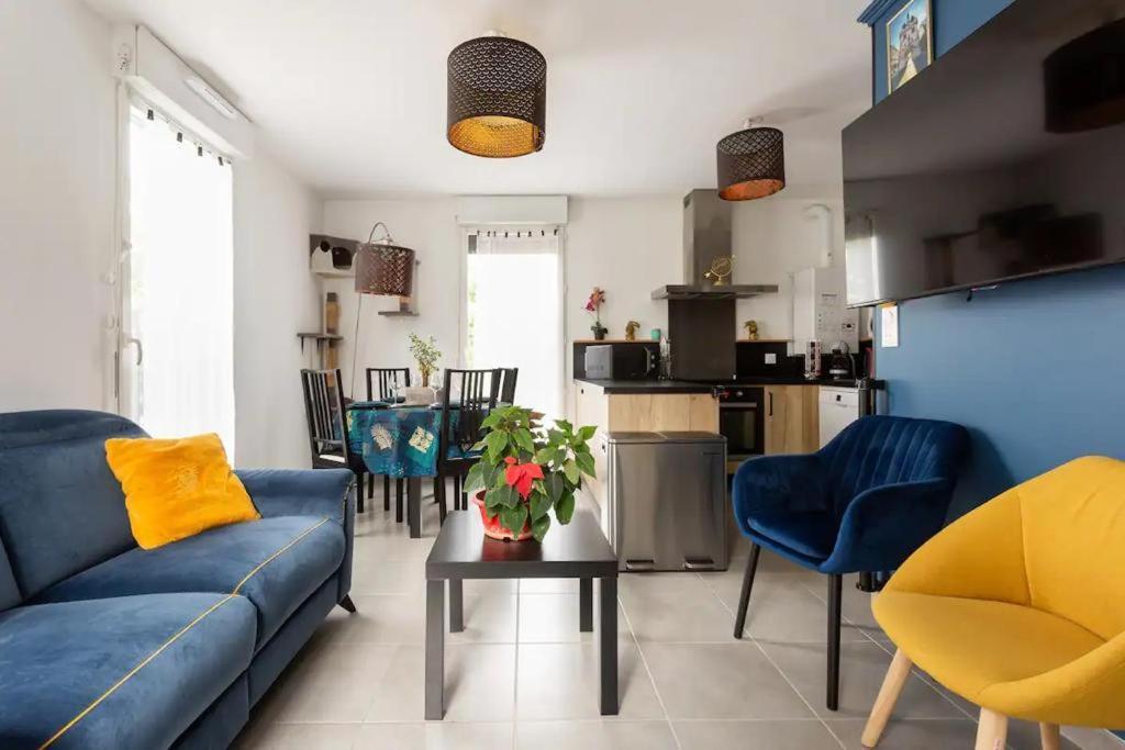 Apartment Avec 3 Au Pied Du Tram Avec Internet !