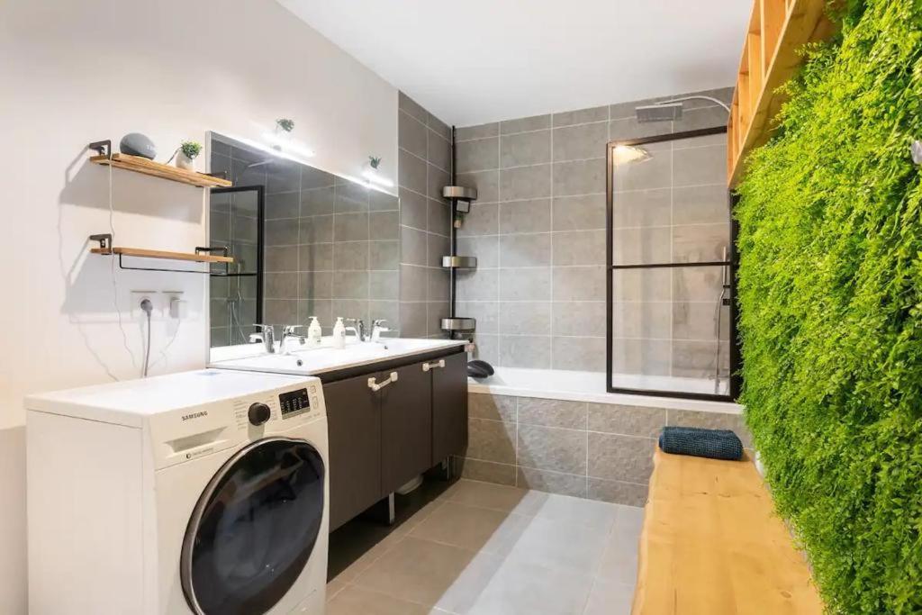Apartment Avec 3 Au Pied Du Tram Avec Internet !